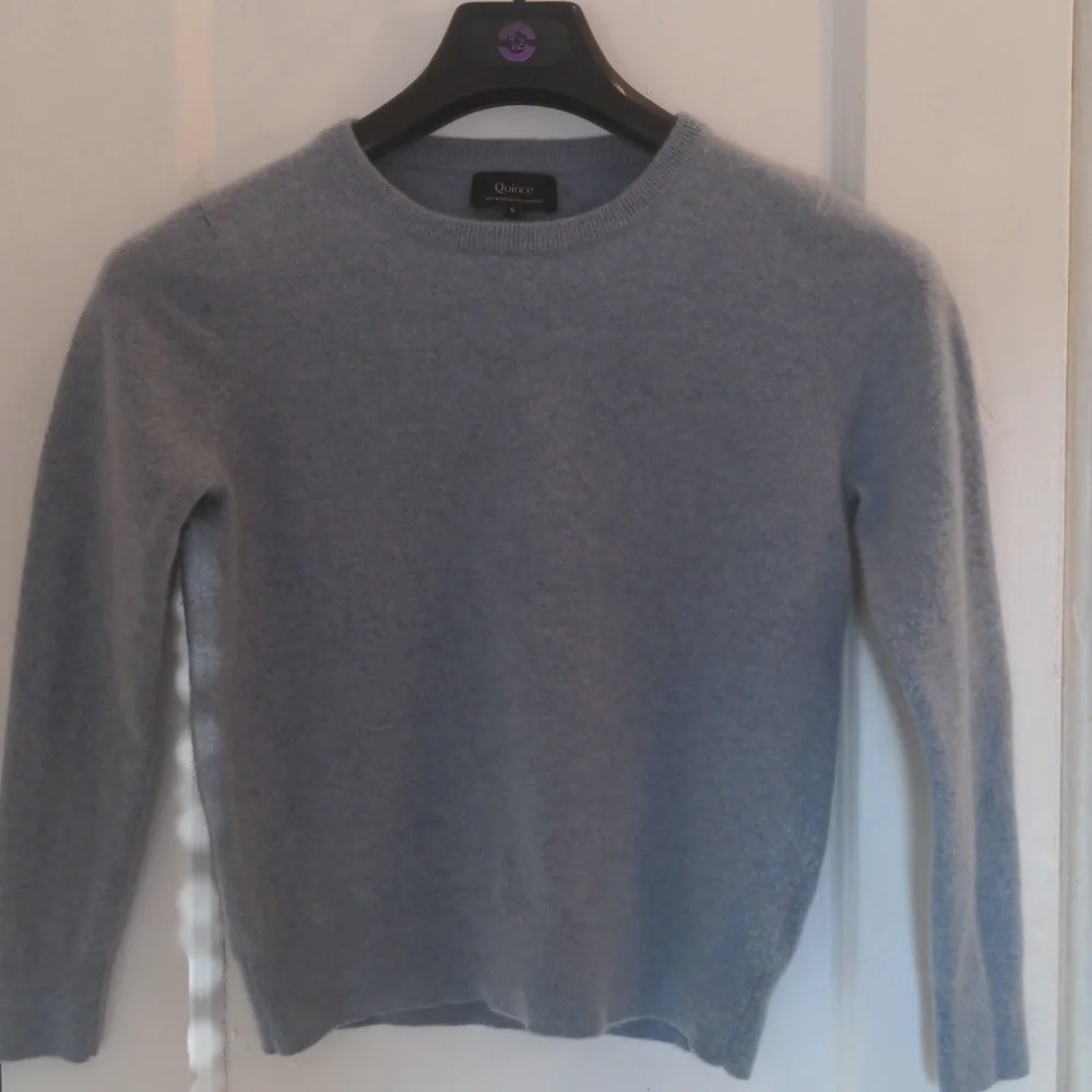Quince 100% Cashmere  Crewneck Sweater,  Size S., NWOT,  Faded Denim Blue - Picture 3 of 7